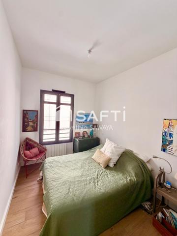 Bel appartement rénové, centre ville, avec ascenseur, place de parking couverte et balcon!