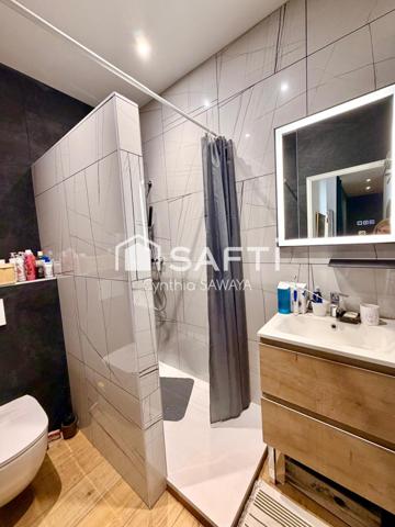 Bel appartement rénové, centre ville, avec ascenseur, place de parking couverte et balcon!