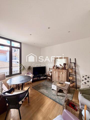 Bel appartement rénové, centre ville, avec ascenseur, place de parking couverte et balcon!