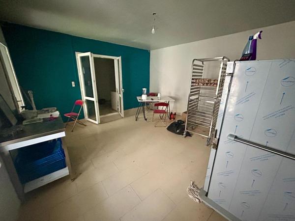 Immeuble 150 m2 Un local commercial + 2 logements
