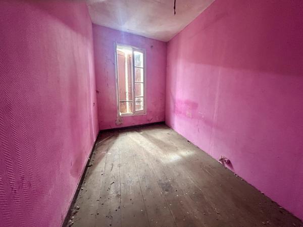 Immeuble 150 m2 Un local commercial + 2 logements