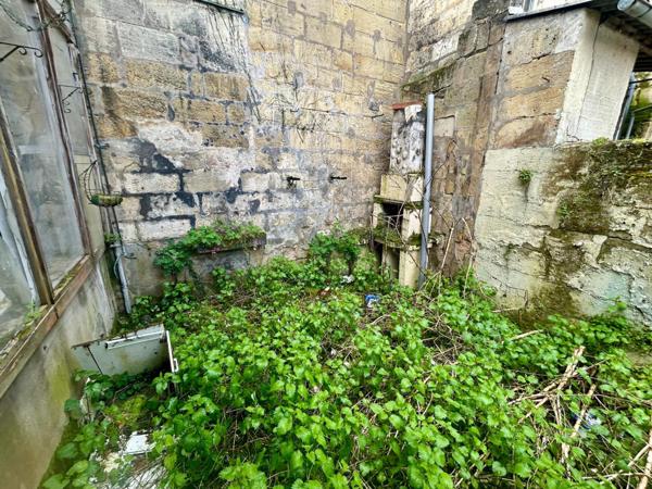 Immeuble 150 m2 Un local commercial + 2 logements