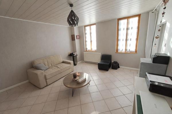 Maison de plain-pied avec jardin – Saint-Yzan-de-Soudiac
