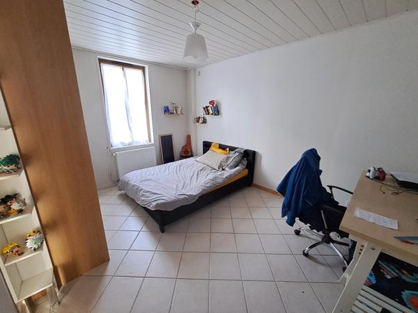 Maison de plain-pied avec jardin – Saint-Yzan-de-Soudiac