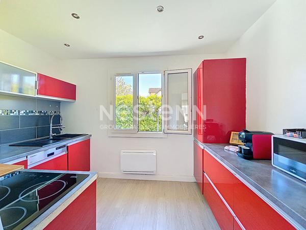 Maison familiale de plain pied, 3 chambres avec garage et jardin, secteur Corvées