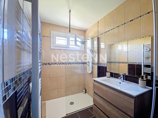 Maison familiale de plain pied, 3 chambres avec garage et jardin, secteur Corvées
