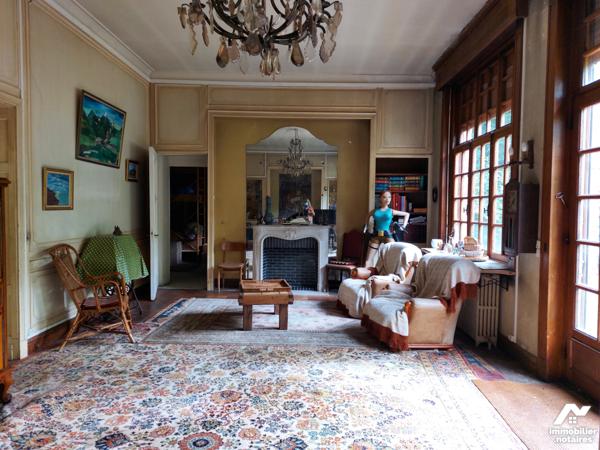 Maison bourgeoise de 255 M² avec appartement T4 loué de 110 M² - 418 000 €