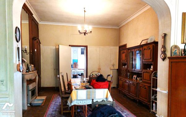 Maison bourgeoise de 255 M² avec appartement T4 loué de 110 M² - 418 000 €