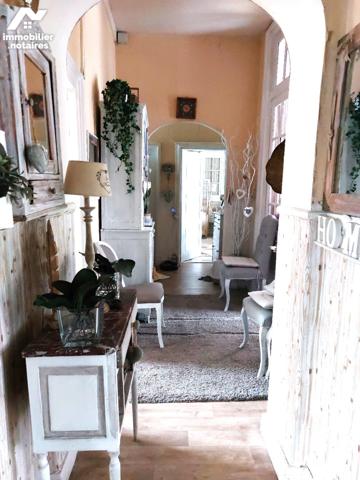 Maison bourgeoise de 255 M² avec appartement T4 loué de 110 M² - 418 000 €