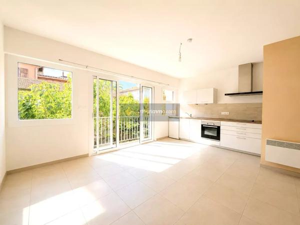 Vente                                                      Appartement
                        
                     1 pièces                      26 m2                     à Saint-Raphaël