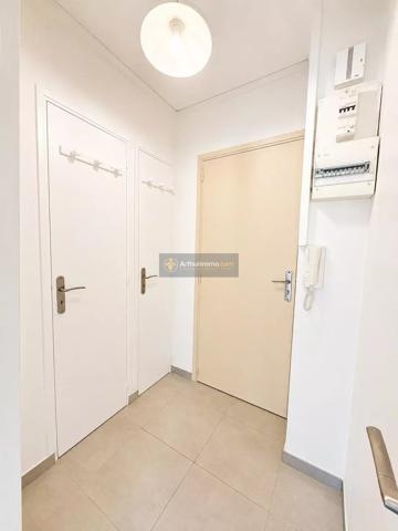 Vente                                                      Appartement
                        
                     1 pièces                      26 m2                     à Saint-Raphaël