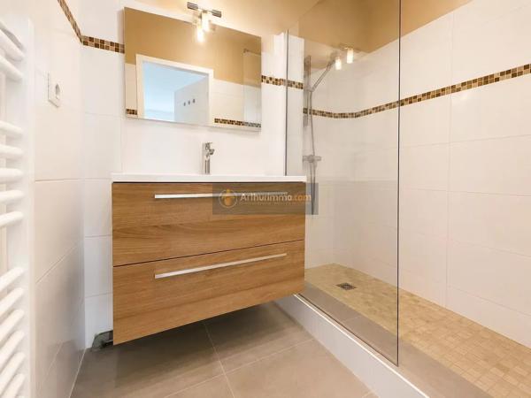 Vente                                                      Appartement
                        
                     1 pièces                      26 m2                     à Saint-Raphaël
