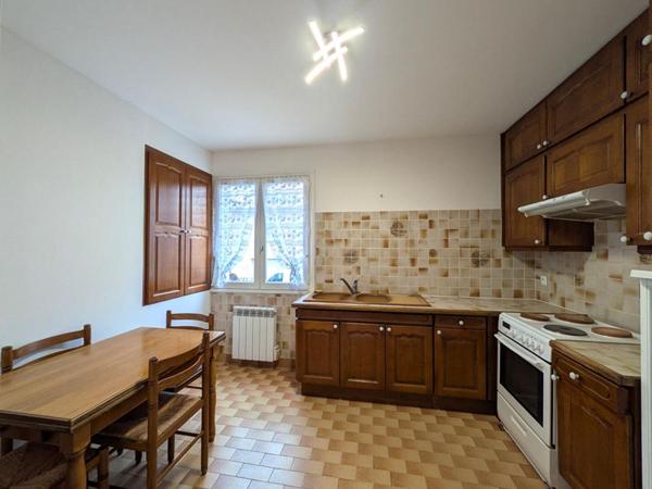 STOP AFFAIRE Centre ville Maison La Londe Les Maures  4 pièces +Grand Garage