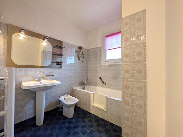 STOP AFFAIRE Centre ville Maison La Londe Les Maures  4 pièces +Grand Garage