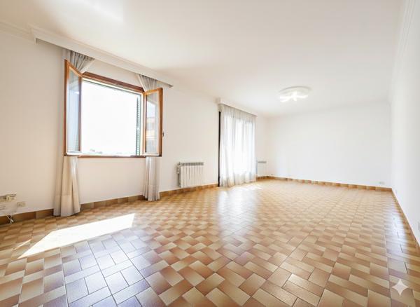 STOP AFFAIRE Centre ville Maison La Londe Les Maures  4 pièces +Grand Garage