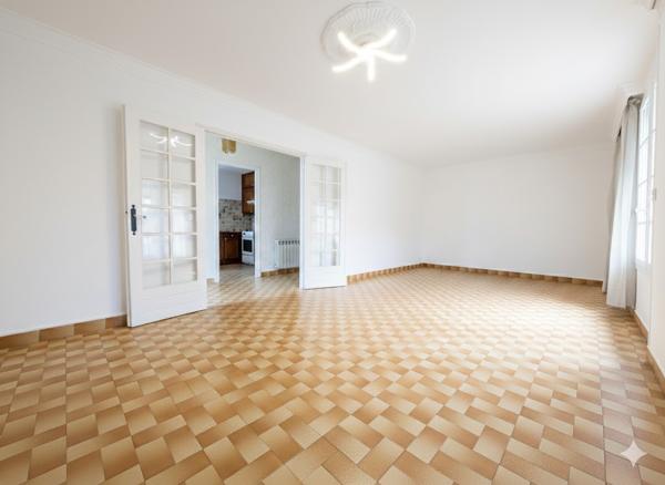 STOP AFFAIRE Centre ville Maison La Londe Les Maures  4 pièces +Grand Garage