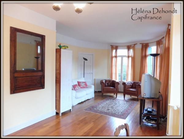 A vendre cette charmante maison de ville de 176 m² environ avec un jardin clos - Neufchâtel en Bray.