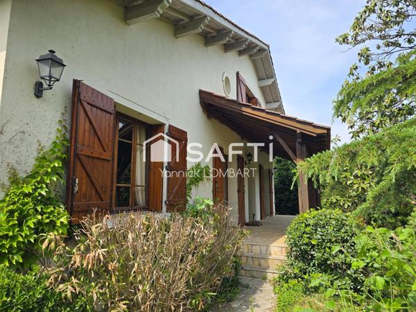Maison familiale de 218 m² habitables sur 3000 m² de terrain arboré