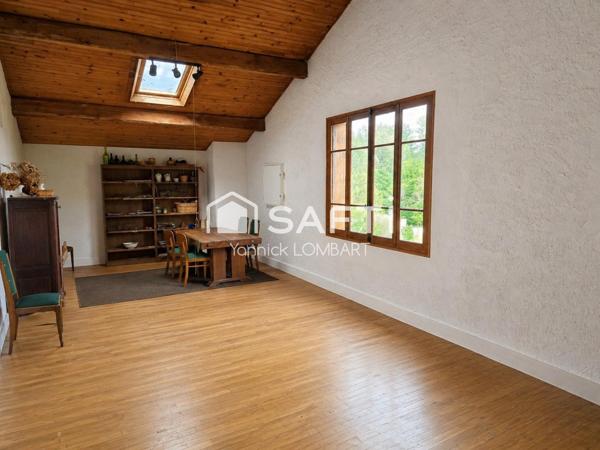 Maison familiale de 218 m² habitables sur 3000 m² de terrain arboré