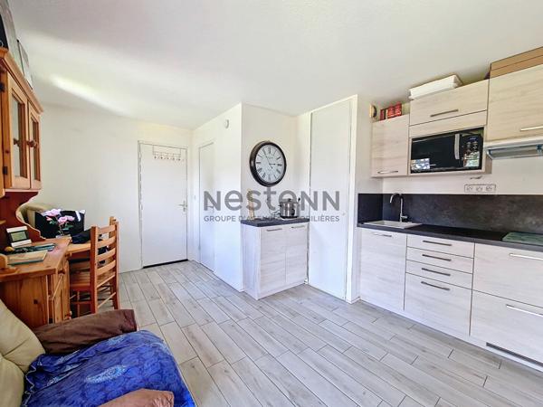 A vendre : Charmant appartement de trois pièces avec balcon à deux pas de la plage Sword Beach