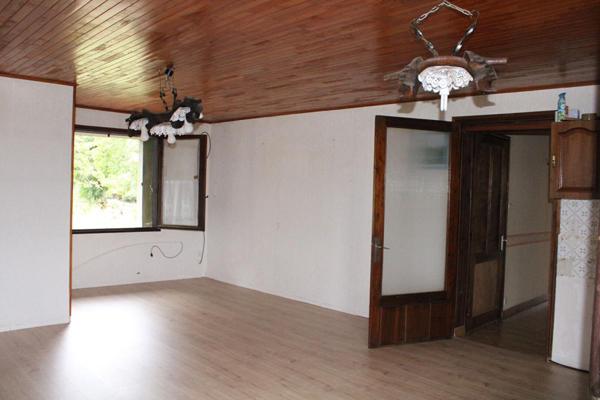 Maison  avec deux appartements, garage et jardins