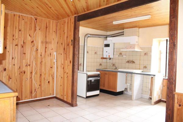 Maison  avec deux appartements, garage et jardins