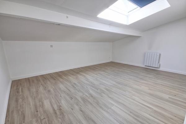 Bacalan – Maison en pierre 147 m² au sol – Jardin, piscine et garage