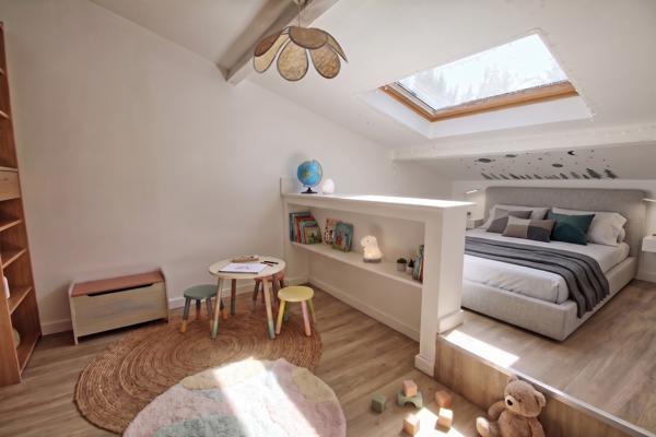 Bacalan – Maison en pierre 147 m² au sol – Jardin, piscine et garage