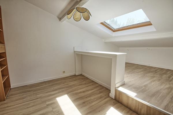 Bacalan – Maison en pierre 147 m² au sol – Jardin, piscine et garage