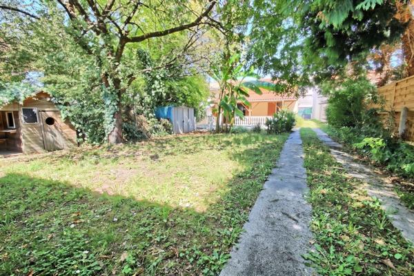 Bacalan – Maison en pierre 147 m² au sol – Jardin, piscine et garage