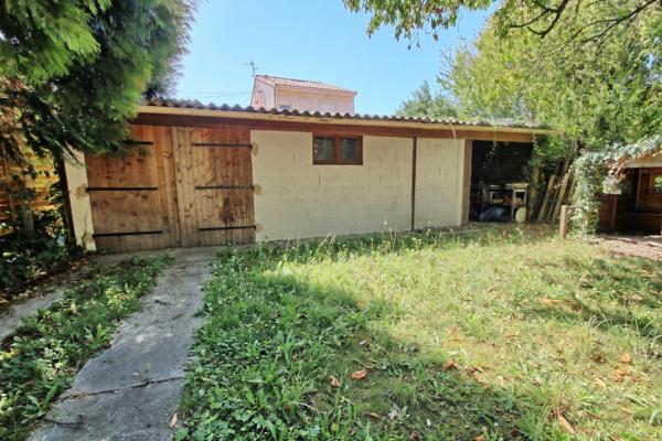 Bacalan – Maison en pierre 147 m² au sol – Jardin, piscine et garage