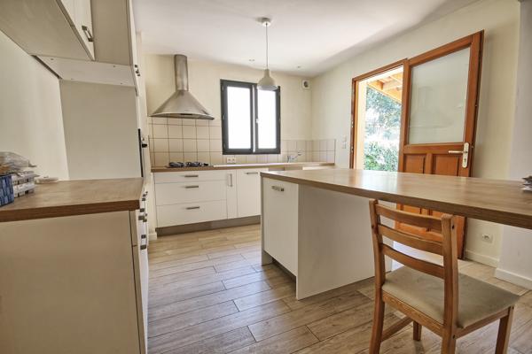 Bacalan – Maison en pierre 147 m² au sol – Jardin, piscine et garage