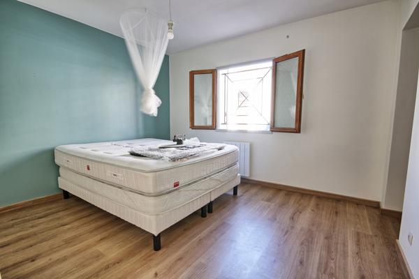Bacalan – Maison en pierre 147 m² au sol – Jardin, piscine et garage