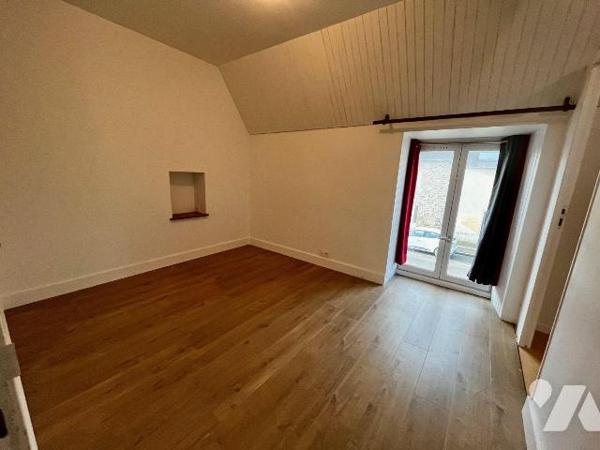 Maison d'habitation de 111m² environ face à la mer comprenant :

Au rez-de-chaussée : un gran...