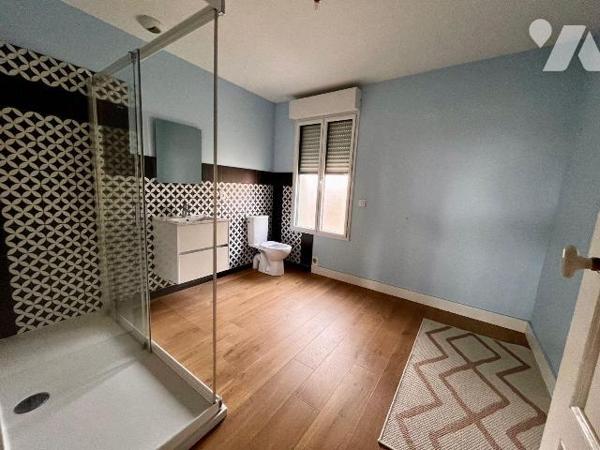 Maison d'habitation de 111m² environ face à la mer comprenant :

Au rez-de-chaussée : un gran...