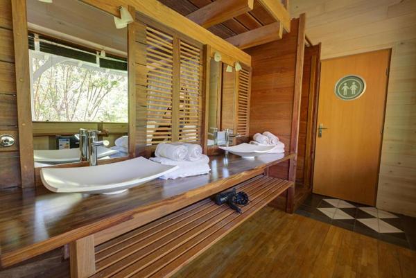 Magnifique villa contemporaine au coeur d'un jardin tropical