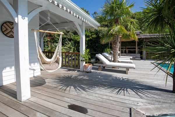 Magnifique villa contemporaine au coeur d'un jardin tropical