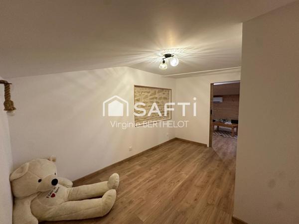 BEL ENSEMBLE IMMOBILIER COMPOSE DE 2 MAISONS EN PIERRE / TERRAIN CONSTRUCTIBLE  A  AIFFRES !
