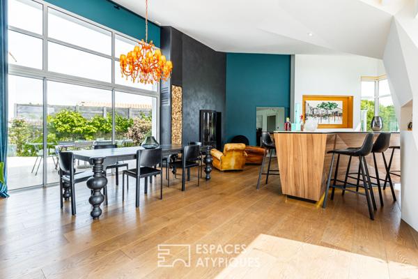 Villa contemporaine lovée sur son parc, avec piscine et green de golf