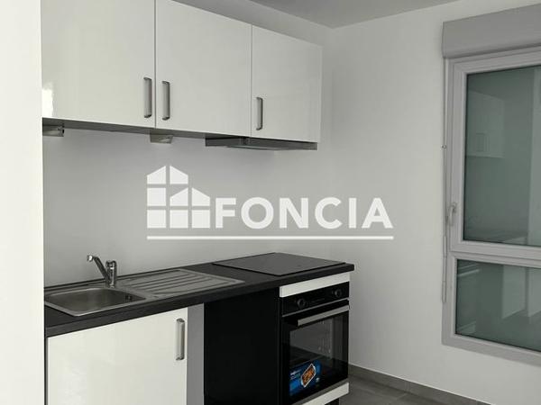 Location Appartement 2 pièces 47.73 m² - 41 RUE PARMENTIER Venissieux 69200