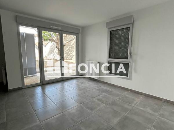 Location Appartement 2 pièces 47.73 m² - 41 RUE PARMENTIER Venissieux 69200