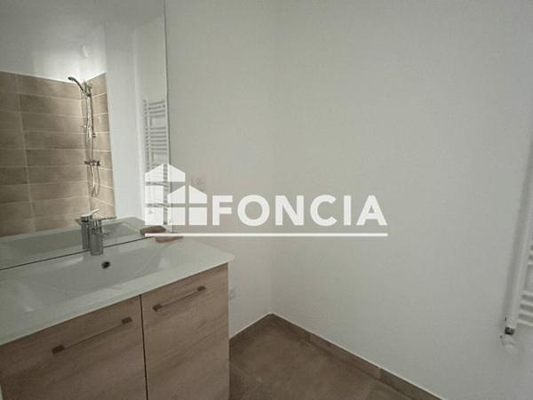 Location Appartement 2 pièces 47.73 m² - 41 RUE PARMENTIER Venissieux 69200