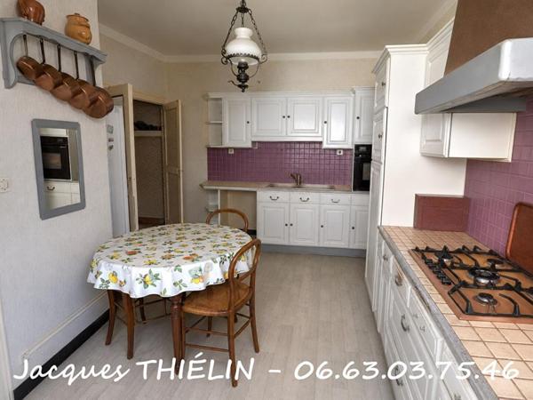 MAISON DE VILLE À FORT POTENTIEL AVEC JARDIN, DÉPENDANCES ET LOGEMENT ANNEXE