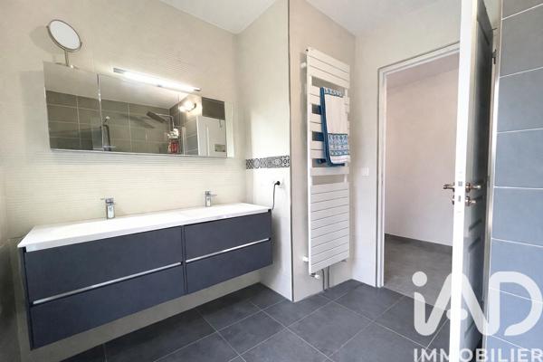 Maison à vendre 6 pièces 228 m² Saint-Fargeau-Ponthierry