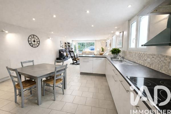 Maison à vendre 6 pièces 228 m² Saint-Fargeau-Ponthierry