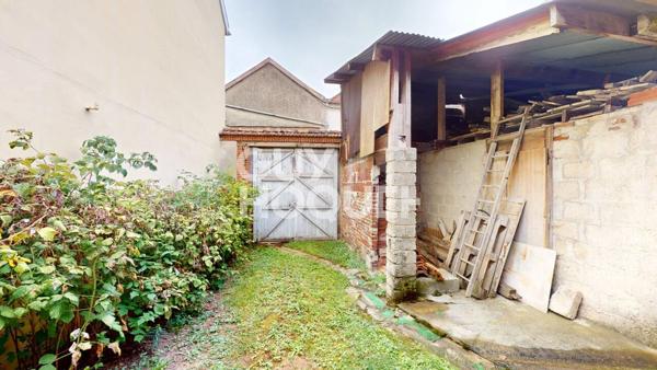 Mardeuil ( 51530 ) : Ensemble immobilier à rénover avec maison, cave, jardin, garages et dépendances