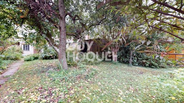 Mardeuil ( 51530 ) : Ensemble immobilier à rénover avec maison, cave, jardin, garages et dépendances