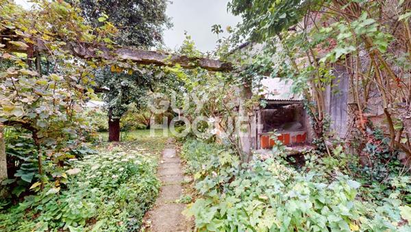 Mardeuil ( 51530 ) : Ensemble immobilier à rénover avec maison, cave, jardin, garages et dépendances