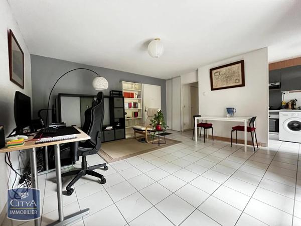 Appartement à louer 2 pièces 56.76m² Vierzon (18100)
