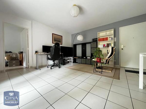Appartement à louer 2 pièces 56.76m² Vierzon (18100)